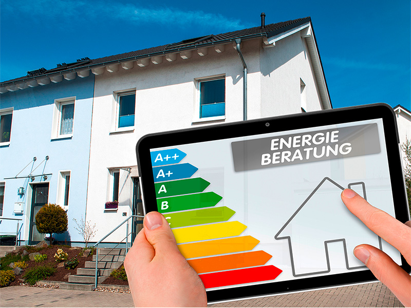 Tablet zeigt EnEV Dokumentation zur Energieberatung für Einfamilienhaus im Kreis Ahrweiler